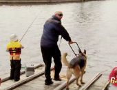  <b>Hombre ciego cae en el lago</b>